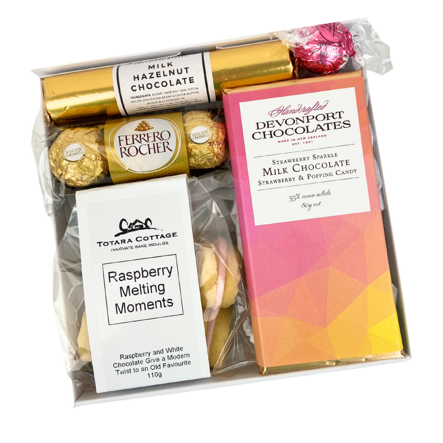 Strawberries and cream gift box | The perfect balance of chocolate and biscuits | Celebration Box | Delivered NZ Wide