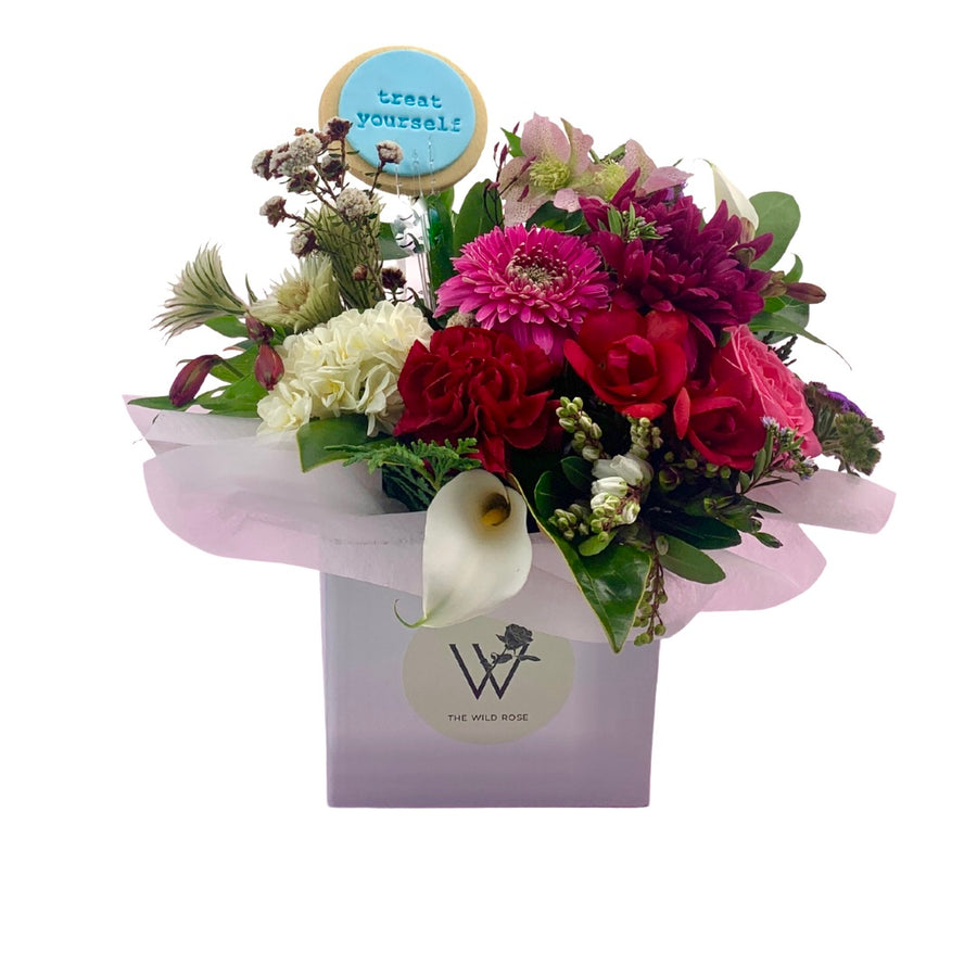 Beautiful Floral Arrangements. Hello & Cookie and The Wild Rose Flower Gift Boxes and Personalised Cookies. Delivery Auckland Same Day, 7 Days a Week.