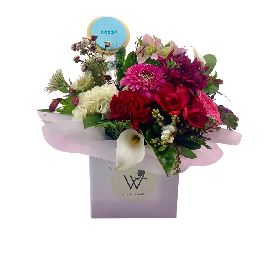Beautiful Floral Arrangements. Hello & Cookie and The Wild Rose Flower Gift Boxes and Personalised Cookies. Delivery Auckland Same Day, 7 Days a Week.