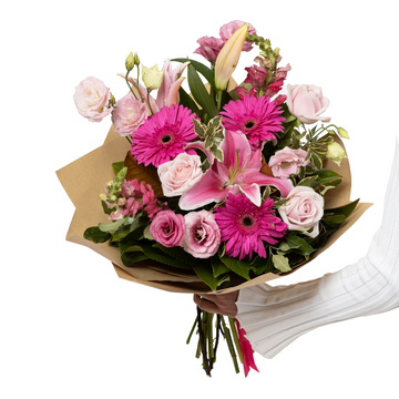 FLOWERS DELIVERED NZ WIDE WITH CELEBRATION BOX